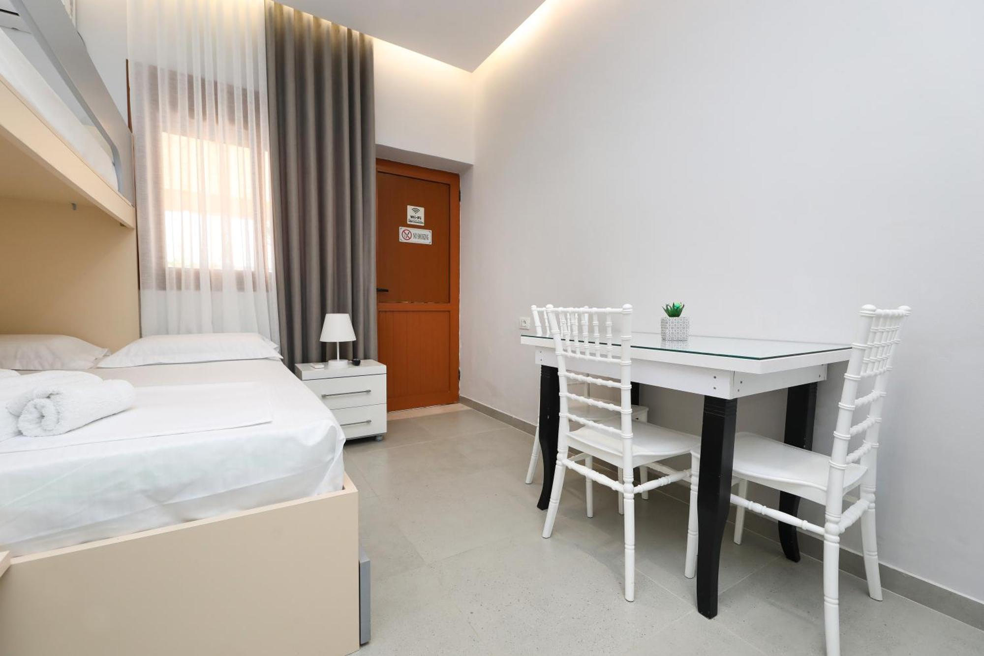 Vila Feliz - Premium Rooms With Free Private Parking Vlore Exterior photo